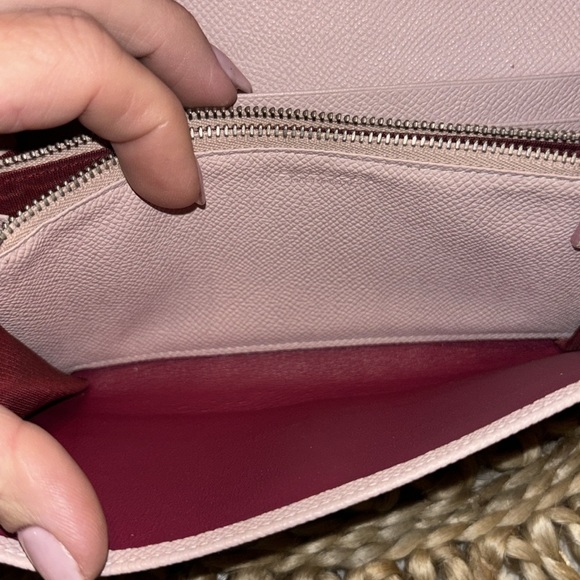 BVGLGARI ITALIAN BABY PINK PEBBLED CALF LEATHER WALLET - Picture 8 of 8